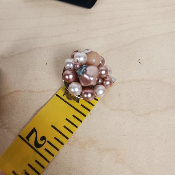 Vintage Faux Pearl Cluster Clip On Earrings Pink Classic 1950s Round Statement - Picture 4 of 4